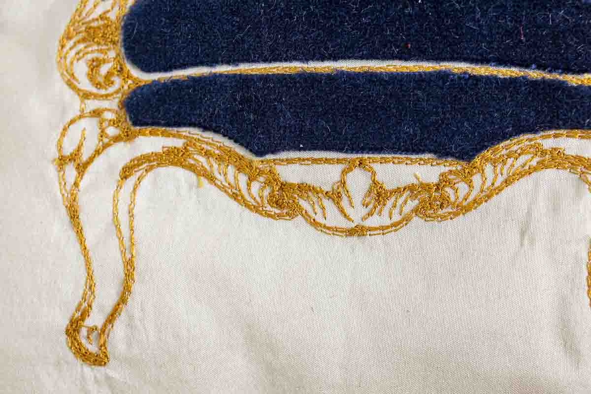 Rococo-stoel, fragment machinale borduurtechniek