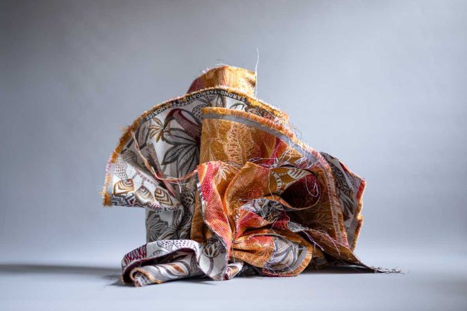 Textielrestanten gebruikt voor organische textiele wandobjecten