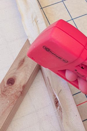 Houten frame voor akoestische textiele wandpanelen