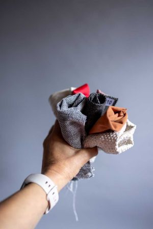 Natuurlijke en synthetisch textiel voor organische textiele wandobjecten